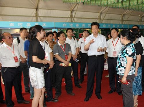 “真硒水”参加第十二届中国安康龙舟节特色产品展