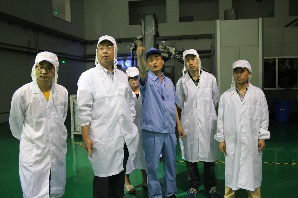 陕西硒谷产业公司组织非生产员工参观“真硒水”生产线