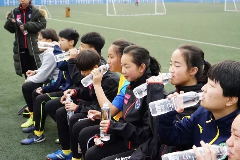 汉水硒谷·真硒水携手《谁是球王》 为中国青少年足球加油