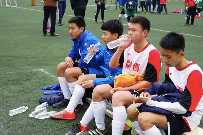 汉水硒谷·真硒水携手《谁是球王》 为中国青少年足球加油