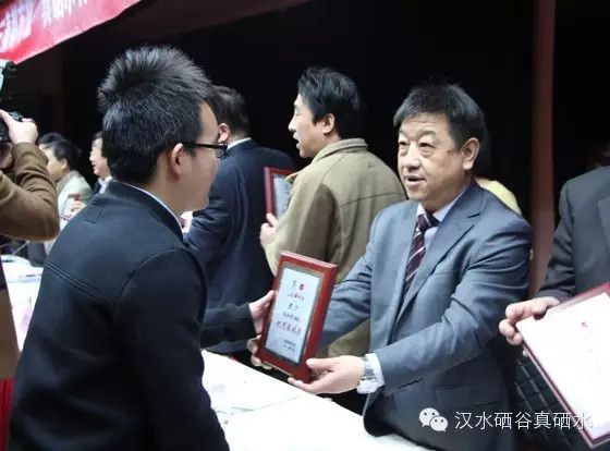 真硒水杯三秦都市报2015年度首期通讯员培训班火热举行