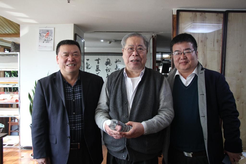 要闻速递陕南公司董事长宁兴刚拜访书法名流 推介“真硒水”