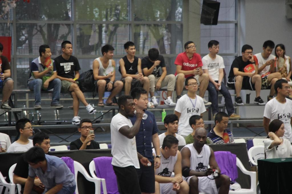“真硒水”携手NBA球星 助威西安篮球嘉年华