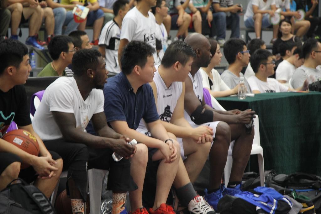 “真硒水”携手NBA球星 助威西安篮球嘉年华