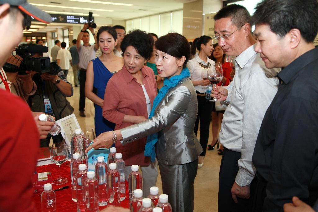 “真硒水”沁润第三届西安国际葡萄酒节
