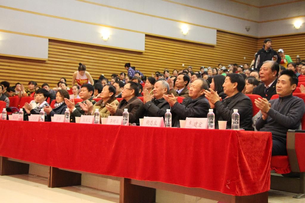 “真硒水”在西安抗癌俱乐部新春联欢会播散“硒望”