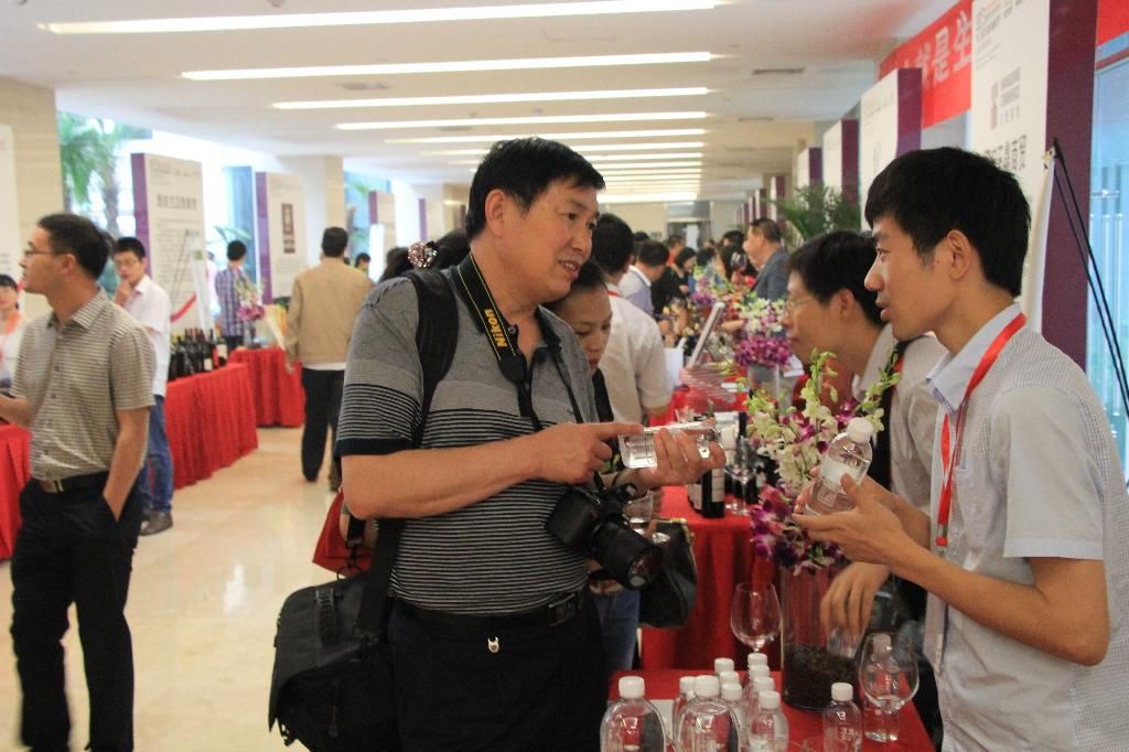 “真硒水”闪耀葡萄酒节 高端品质为美酒加分