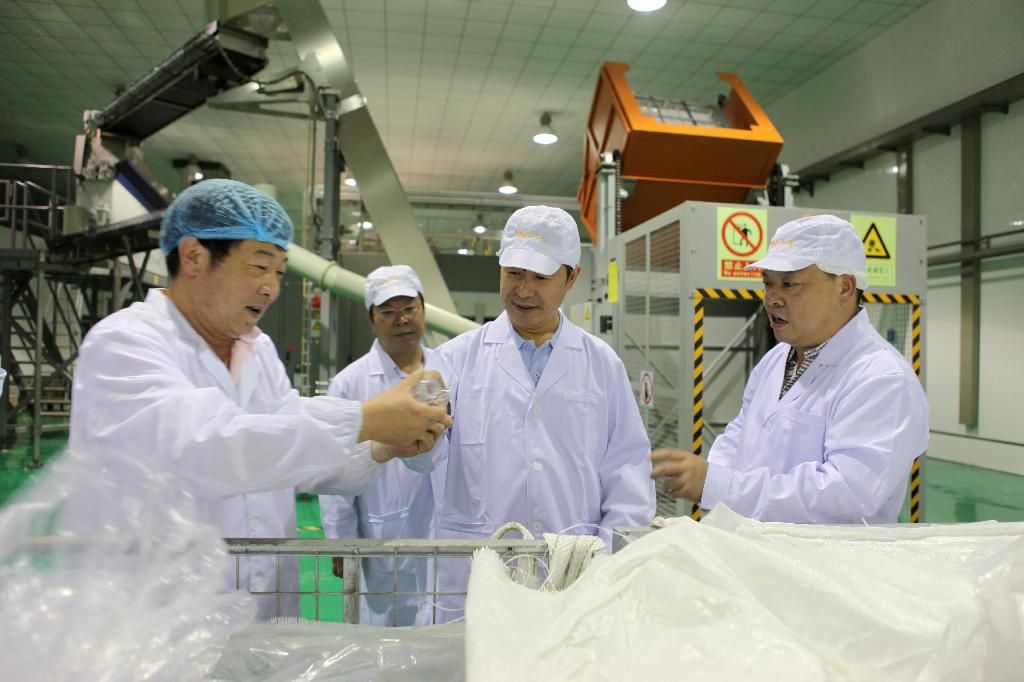 安康市委书记郭青视察“真硒水”生产园区