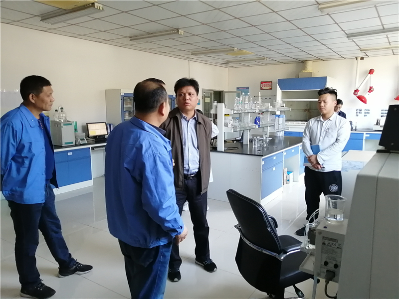 硒谷公司总经理张纪龙深入一线检查工作